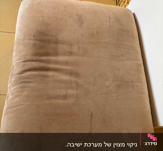 כרית ספה מרופדת בד בגוון בז